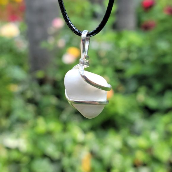 Howlite Tumbled Pendant - Picture 3 of 4